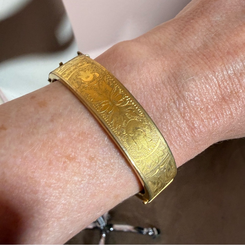 Antique Victorian 1880 stamped Gold plated Floral Etched Bangle Bracelet - Picture 5 of 16